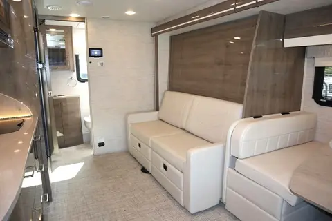 Luxury Class C, sleep 5,Mercedes! Solar, AC, Heat, Generator, Slide out and Starlink