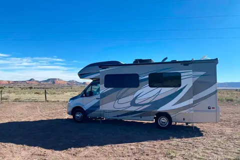 Luxury Class C, sleep 5,Mercedes! Solar, AC, Heat, Generator, Slide out and Starlink