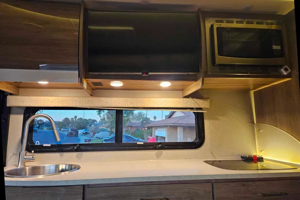 2021 Luxury Class C, sleep 5,Mercedes! Solar, AC, Heat, Generator, Slide out and Starlink