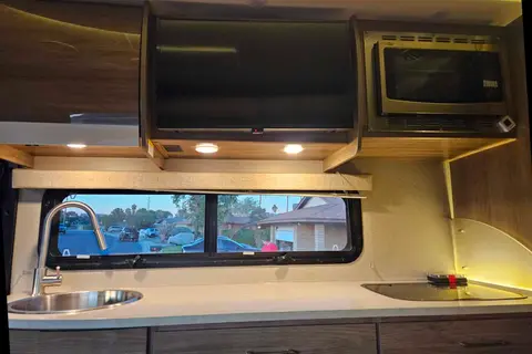 Luxury Class C, sleep 5,Mercedes! Solar, AC, Heat, Generator, Slide out and Starlink