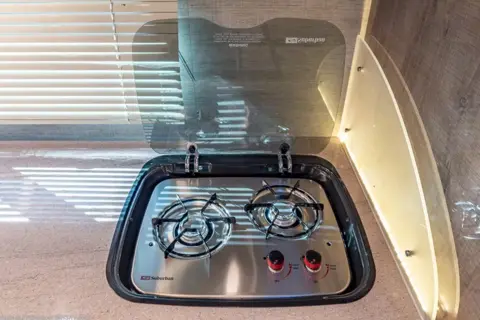 Luxury Class C, sleep 5,Mercedes! Solar, AC, Heat, Generator, Slide out and Starlink