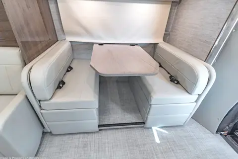 Luxury Class C, sleep 5,Mercedes! Solar, AC, Heat, Generator, Slide out and Starlink