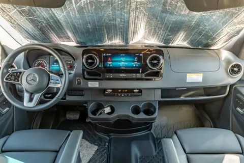 Luxury Class C, sleep 5,Mercedes! Solar, AC, Heat, Generator, Slide out and Starlink
