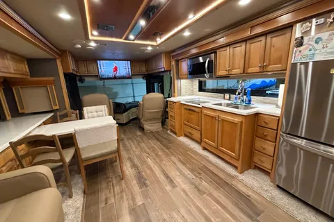Christopher's Tiffin Motorhomes Allegro red 360 38ka Class A