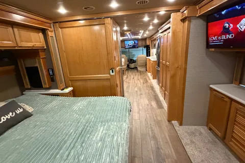 Christopher's Tiffin Motorhomes Allegro red 360 38ka Class A