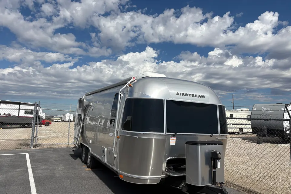 Great For Families with Young Kids - Airstream Flying Cloud 25FB