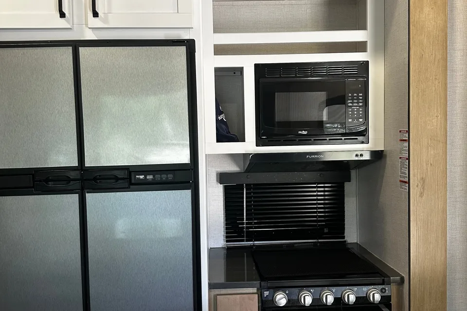 Liliana's Keystone Carbon Fifth Wheel