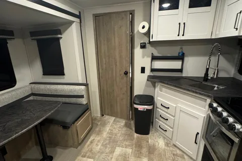 Brand New Palomino Puma 31QBBH Travel Trailer