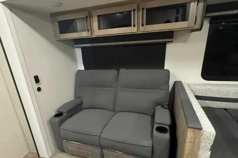 Brand New Palomino Puma 31QBBH Travel Trailer