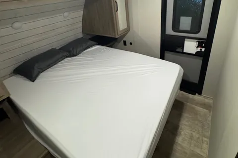 Brand New Palomino Puma 31QBBH Travel Trailer