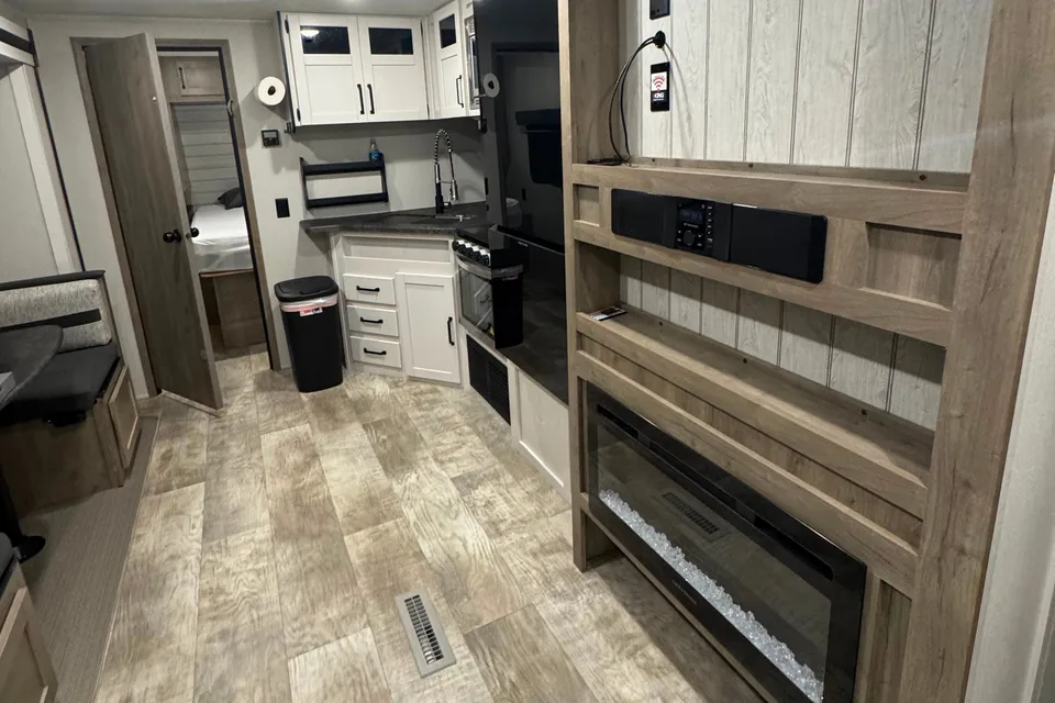 Brand New Palomino Puma 31QBBH Travel Trailer