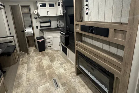 Brand New Palomino Puma 31QBBH Travel Trailer