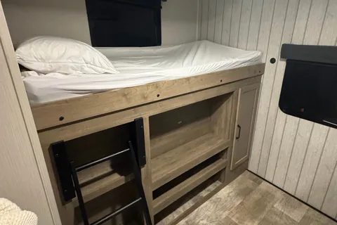 Brand New Palomino Puma 31QBBH Travel Trailer