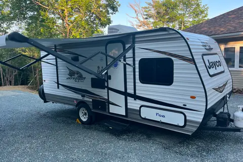 Clean, Family and Pet Friendly JayFlight SLX Travel Trailer