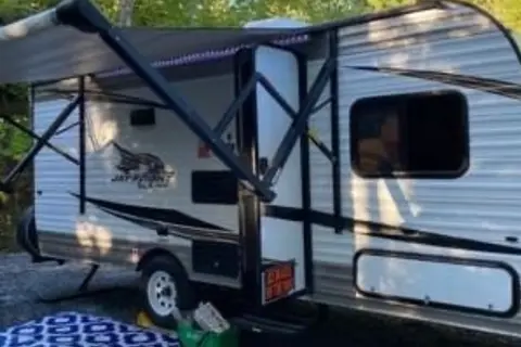 Clean, Family and Pet Friendly JayFlight SLX Travel Trailer