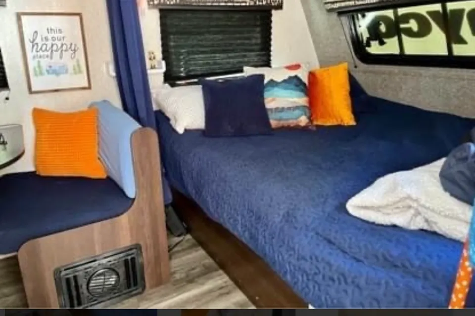Clean, Family and Pet Friendly JayFlight SLX Travel Trailer