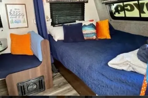 Clean, Family and Pet Friendly JayFlight SLX Travel Trailer