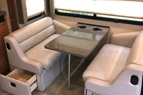 Goody's RV - Beautiful Fleetwood Bounder