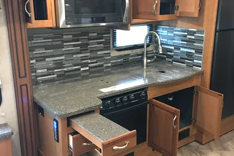 Goody's RV - Beautiful Fleetwood Bounder
