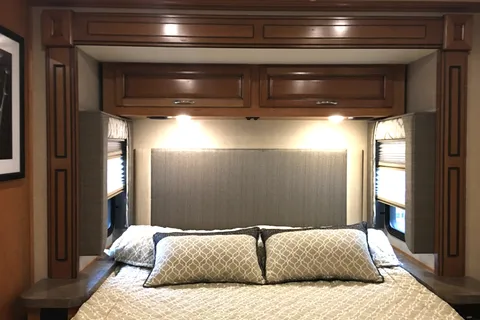 Goody's RV - Beautiful Fleetwood Bounder