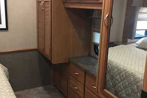 Goody's RV - Beautiful Fleetwood Bounder