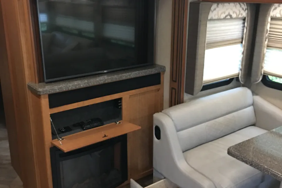Goody's RV - Beautiful Fleetwood Bounder