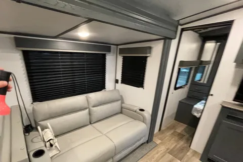 ❤️✅We deliver & Set-Up! Loaded! Sleeps 10! 2022 Keystone Bullet Ultralite 287QBS