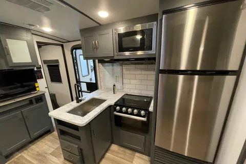 ❤️✅We deliver & Set-Up! Loaded! Sleeps 10! 2022 Keystone Bullet Ultralite 287QBS
