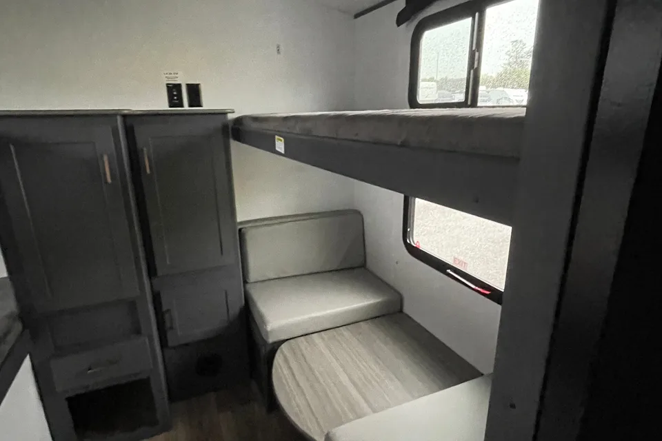 ❤️✅We deliver & Set-Up! Loaded! Sleeps 10! 2022 Keystone Bullet Ultralite 287QBS