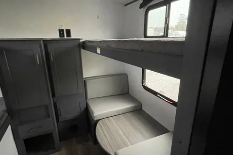 ❤️✅We deliver & Set-Up! Loaded! Sleeps 10! 2022 Keystone Bullet Ultralite 287QBS