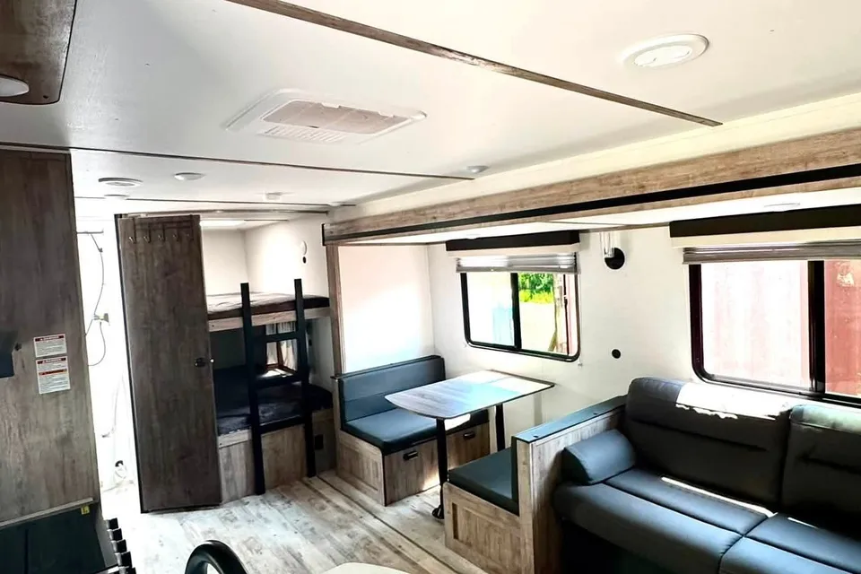 Jake's Trailers: Grand River 27 BHS Travel Trailer