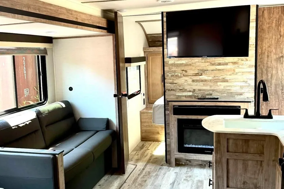 Jake's Trailers: Grand River 27 BHS Travel Trailer