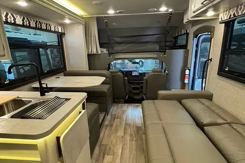 Travel in Comfort & Style: Carol’s Upscale Motor Home Awaits You!