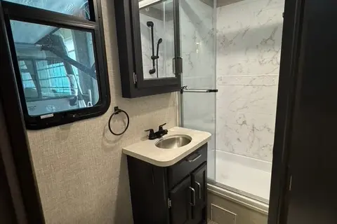 Travel in Comfort & Style: Carol’s Upscale Motor Home Awaits You!