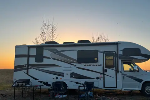 Travel in Comfort & Style: Carol’s Upscale Motor Home Awaits You!