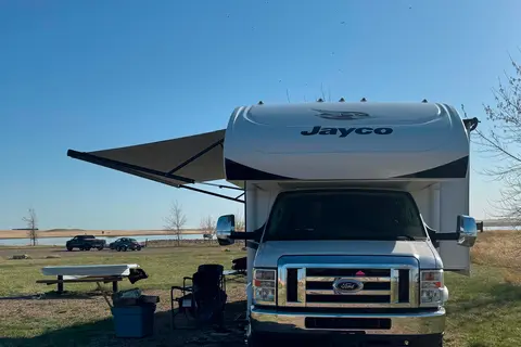 Travel in Comfort & Style: Carol’s Upscale Motor Home Awaits You!