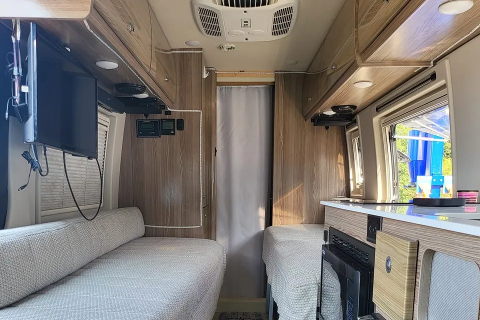 Don's Winnebago boldt 70KL Class B