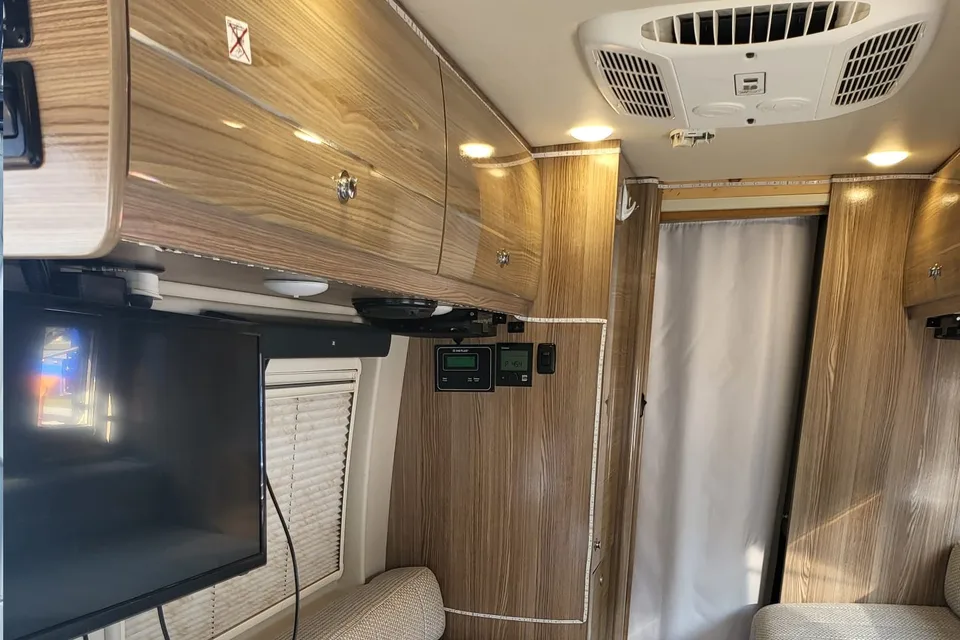 Don's Winnebago boldt 70KL Class B