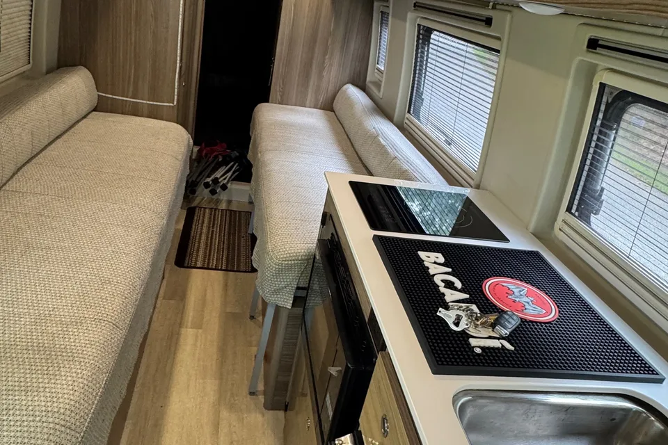 Don's Winnebago boldt 70KL Class B