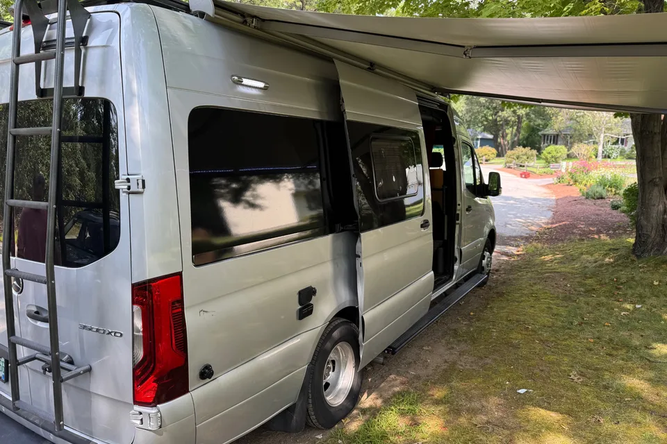 Don's Winnebago boldt 70KL Class B