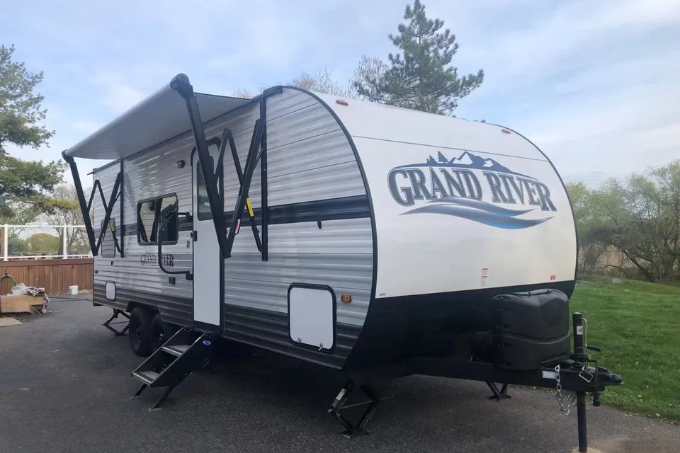 Grand Travel Trailer