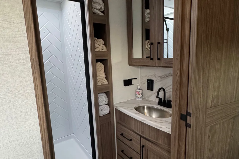 Cassy's Alliance RV 294RK Travel Trailer