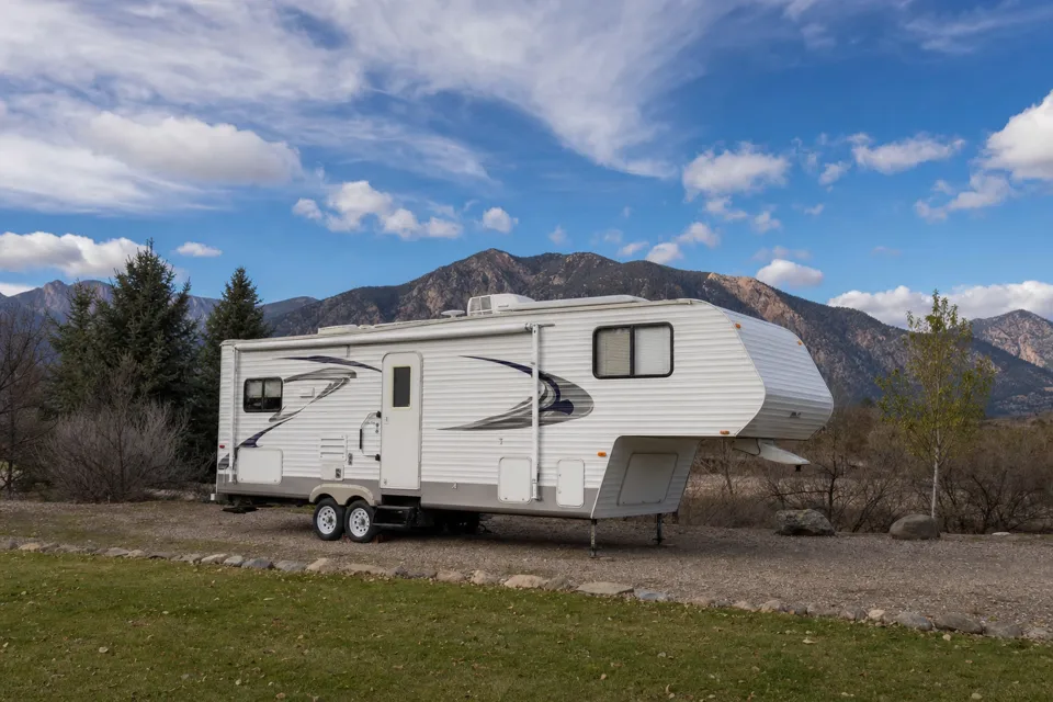 Ernie's Gulf Stream 24ftbs Fifth Wheel