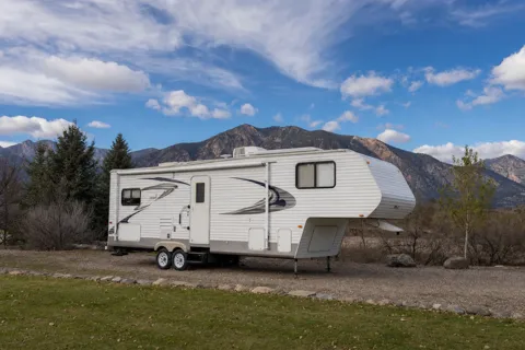 Ernie's Gulf Stream 24ftbs Fifth Wheel