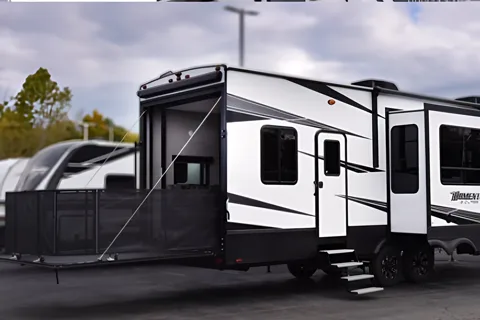 Wanderlust Deluxe Grand Design Momentum G-320 Fifth Wheel