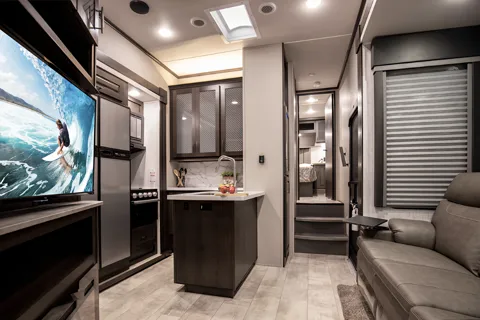 Wanderlust Deluxe Grand Design Momentum G-320 Fifth Wheel