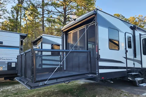 Wanderlust Deluxe Grand Design Momentum G-320 Fifth Wheel