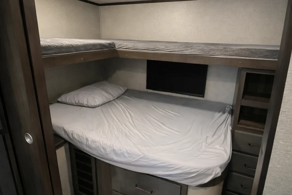 Michael's Grand Bunkhouse 297QB Transcend