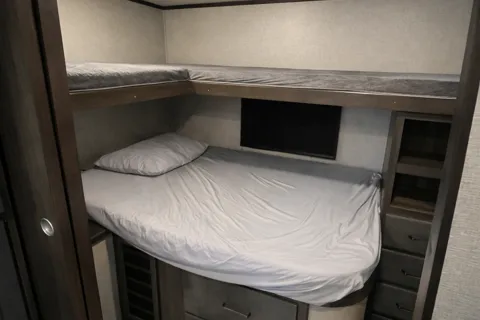 Michael's Grand Bunkhouse 297QB Transcend