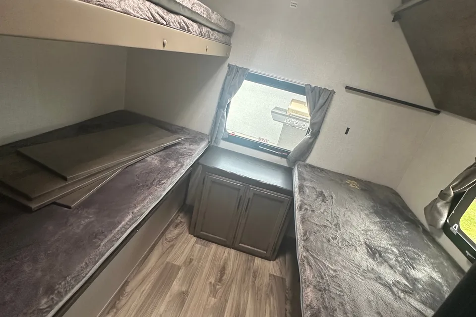 Troy & Kaila’s Venture RV SPORTTREK Travel Trailer